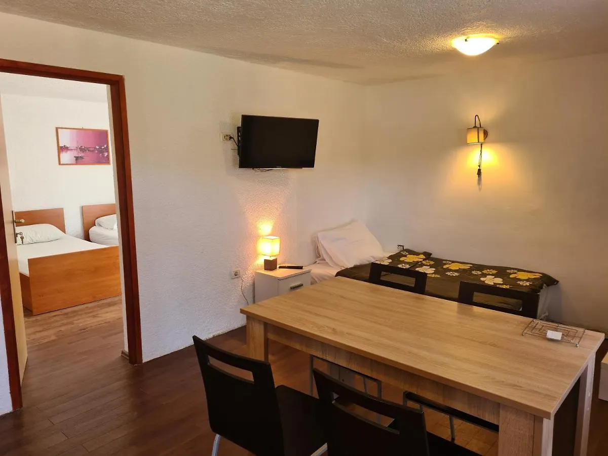 Apartments Seherzada Pula 0*,  Croatia