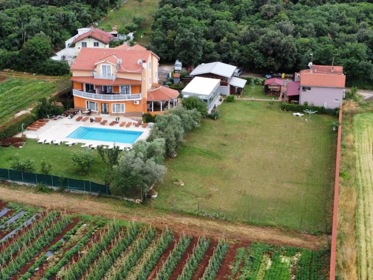 Apartments Seherzada Pula 0*,